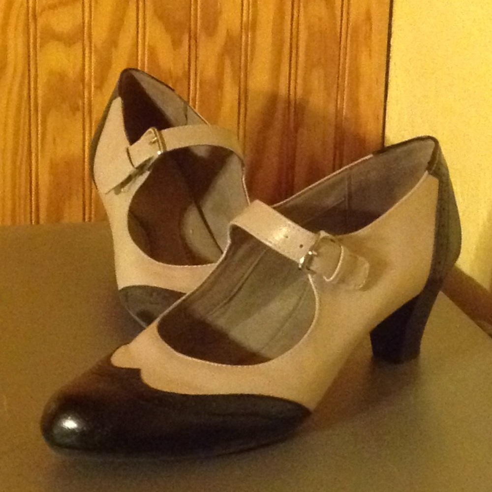 Retro style women's shoes